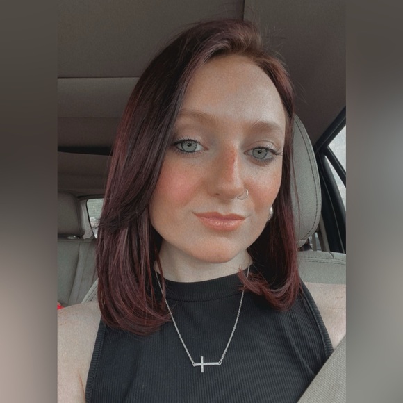 Meet your Posher, Madison - Picture 4 of 6